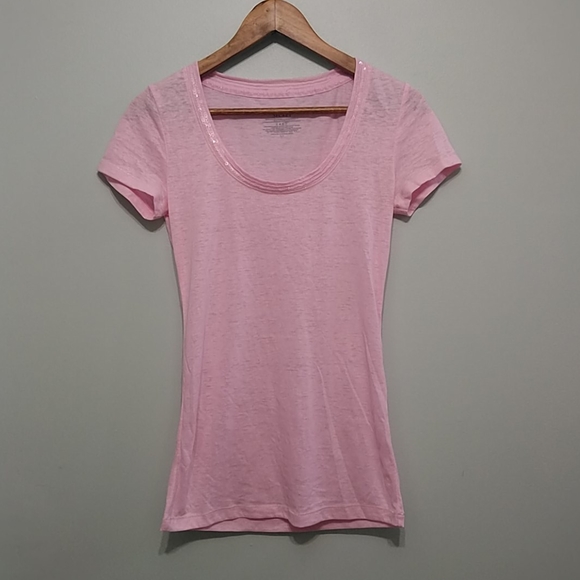 Victoria's Secret Tops - 3/25$ VICTORIA'S SECRET pink shinny shirt